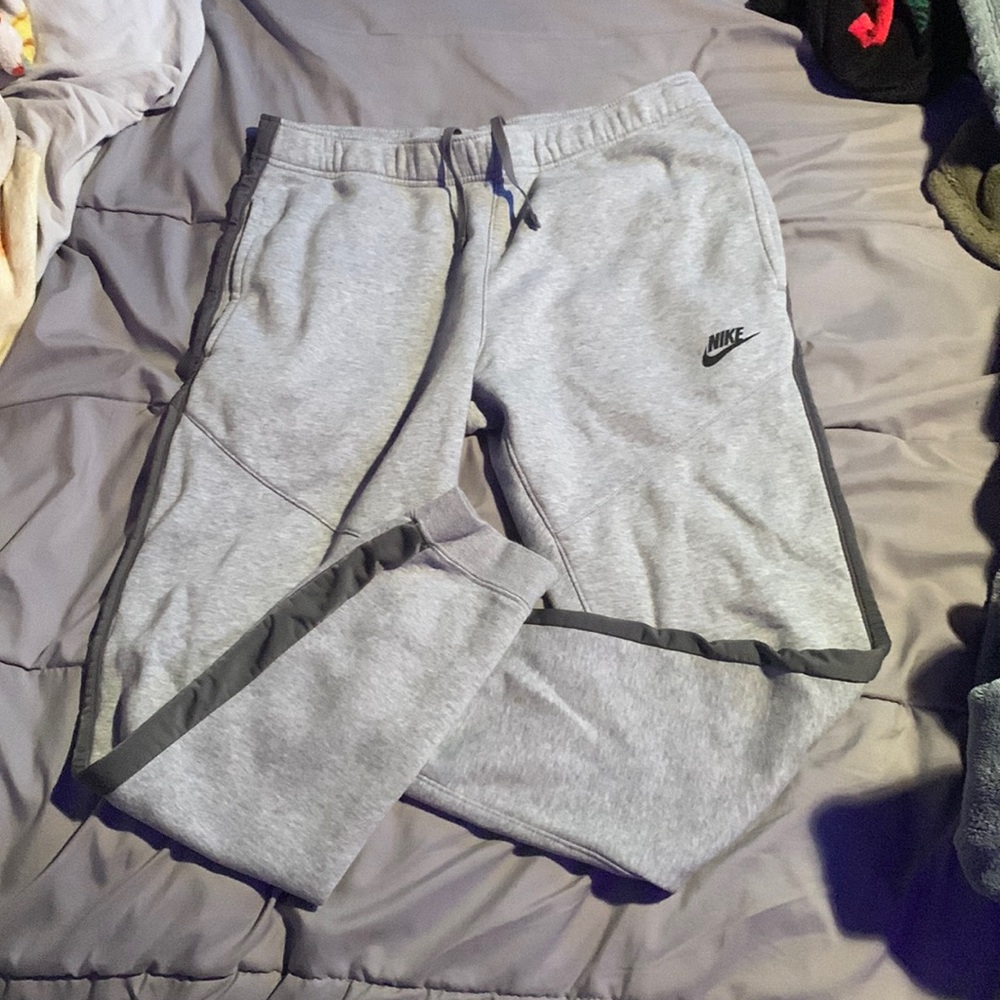light gray nike sweatpants, size medium in mens